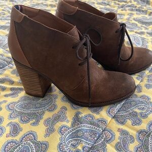 Brown Tommy Hilfiger booties